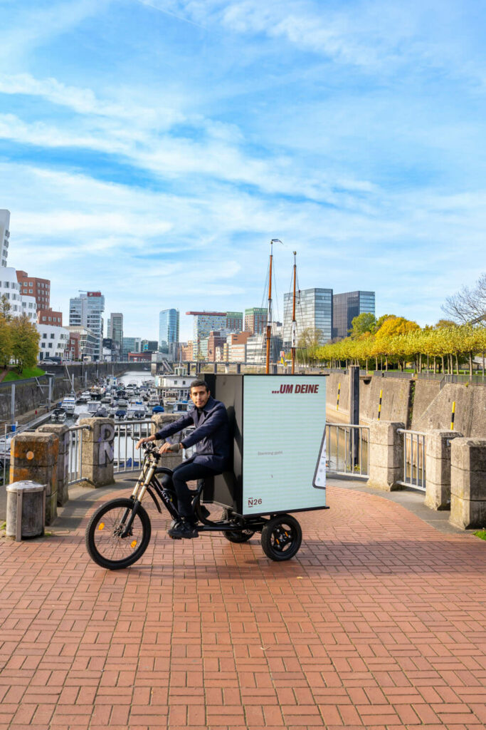 Fahrradwerbung in Düsseldorf am Hafen
