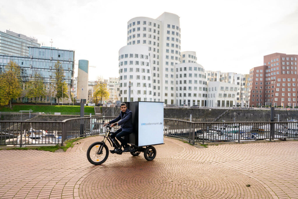 Fahrradwerbung im Düsseldorfer Medienhafen