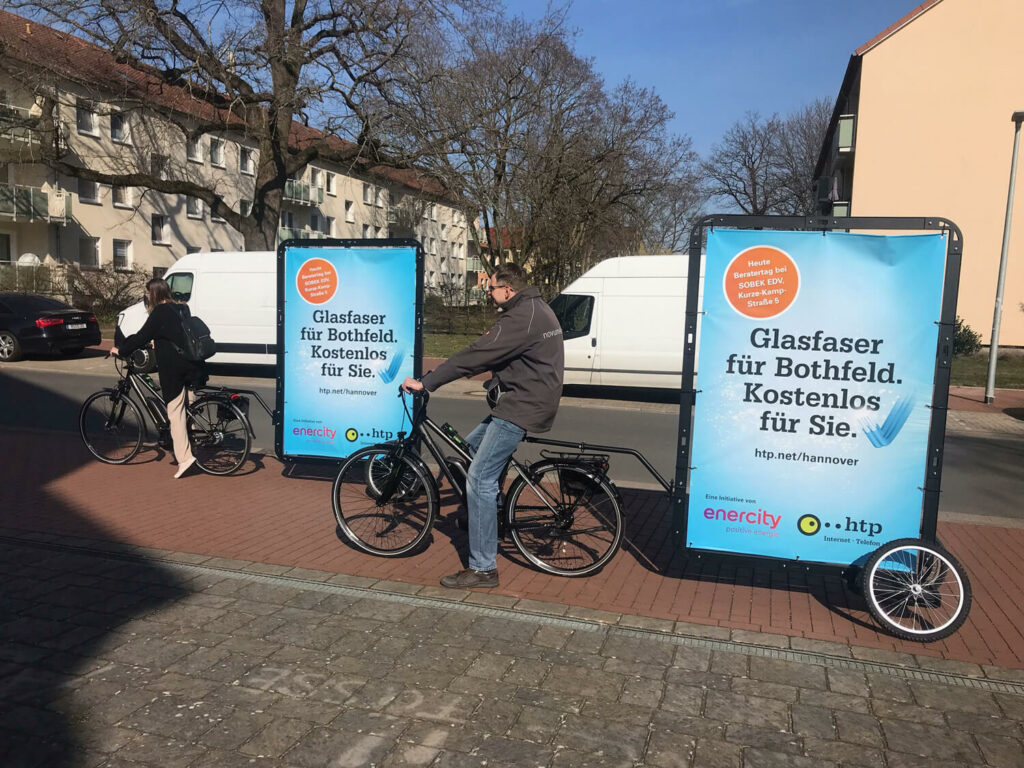 Fahrradwerbung auf dem Fahrradweg