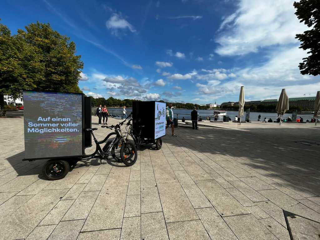 Fahrradwerbung in Düsseldorf am Rhein