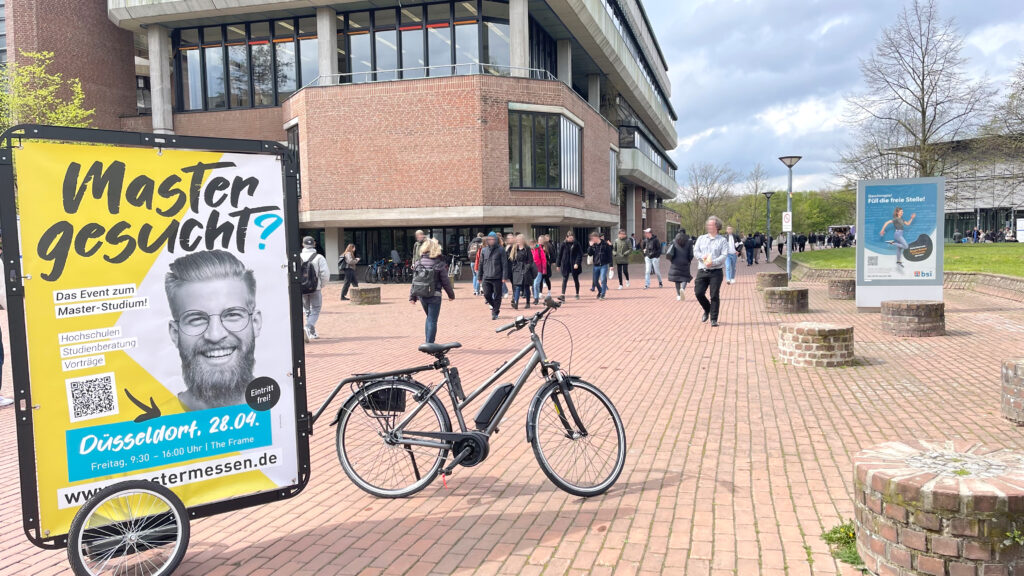 Fahrradwerbung in Düsseldorf mitten auf dem Campus der HHU