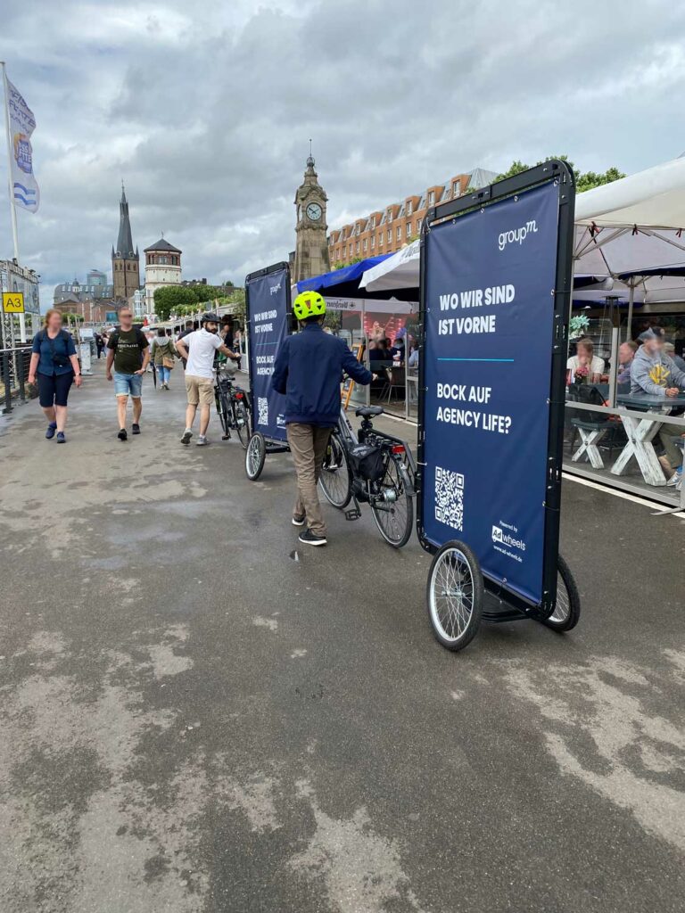 Fahrradwerbung in der Fußgängerzone