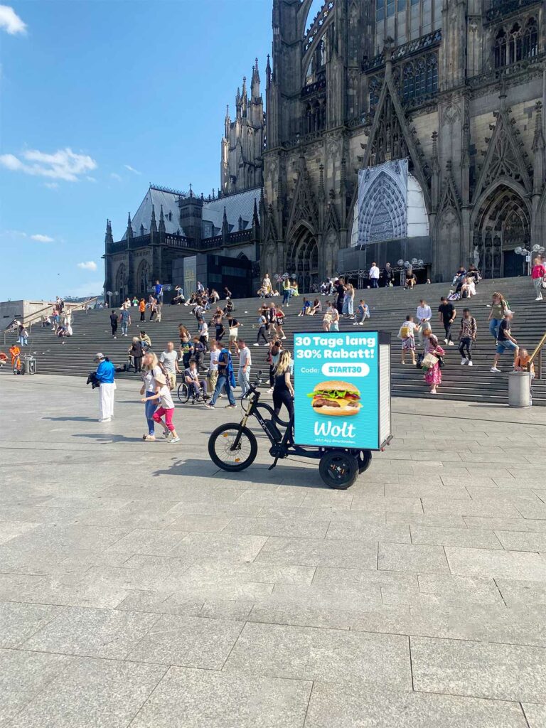 Fahrradwerbung in Köln am Dom