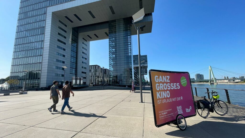 Fahrradwerbung in Köln am Krangebäude