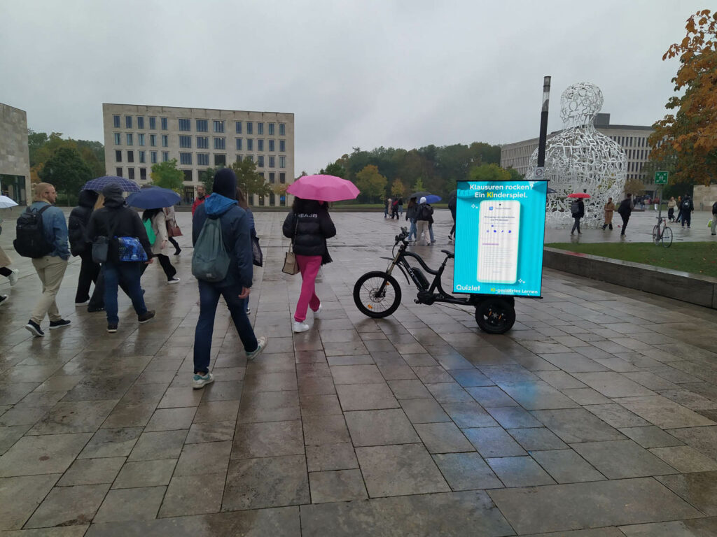 Fahrradwerbung in Frankfurt auch bei Regen eine gute Wahl