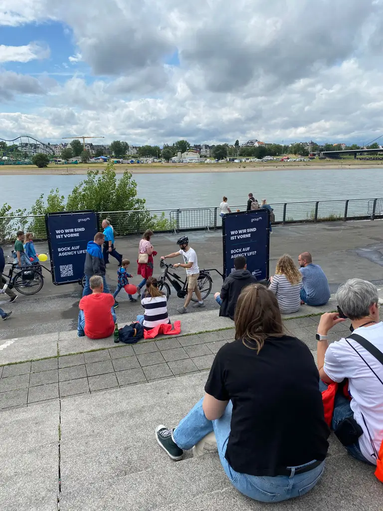 Fahrradwerbung in Düsseldorf an der Rheinpromenade1